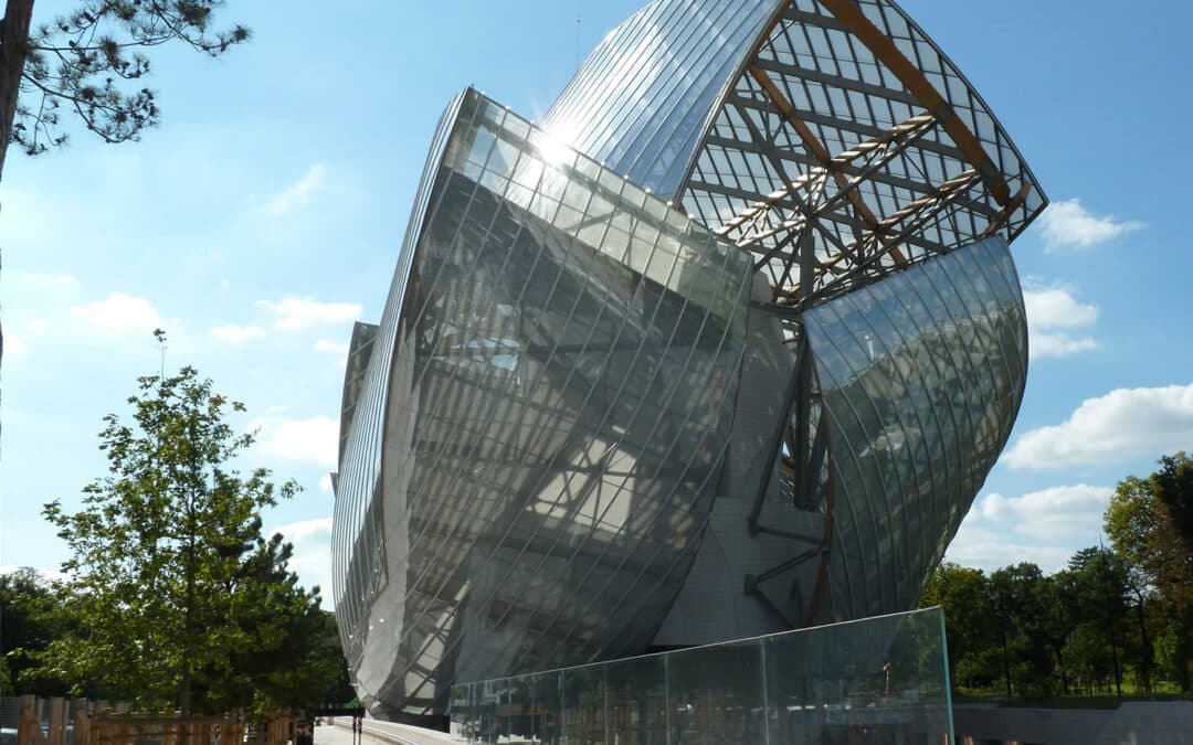 Piezas especiales para revestimiento de edificio en vidrio – fundación Louis Vuitton