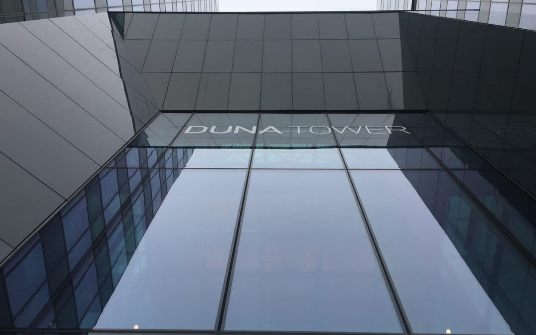 Point-supported glass, Duna Tower