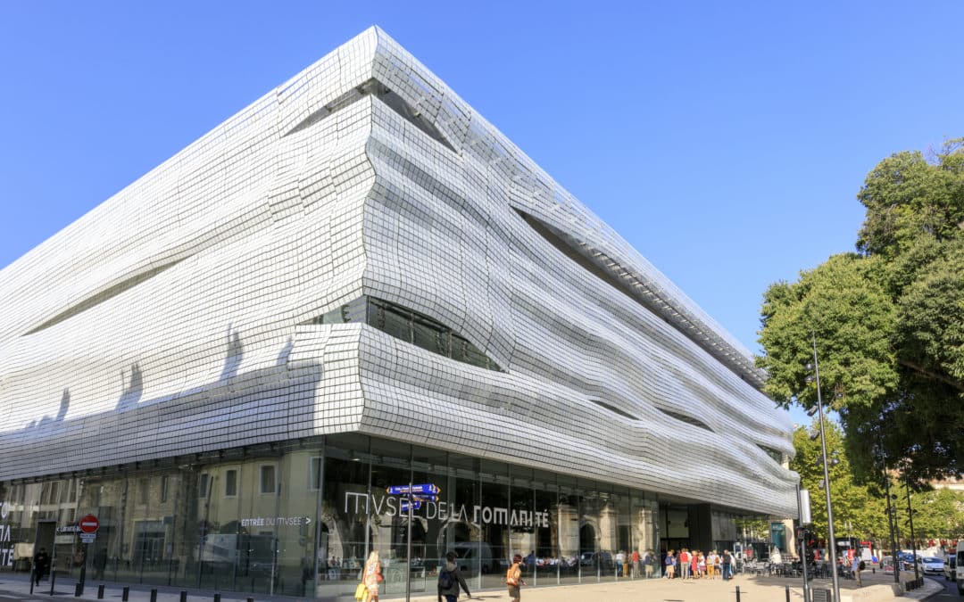 Glass flake facade, La Romanité museum