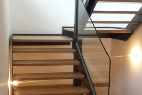 IMAGE-A-LA-UNE_SABCO_rembarde-escalier-verre-maison_glass-stair-railing-Annecy