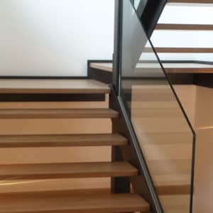 IMAGE-A-LA-UNE_SABCO_rembarde-escalier-verre-maison_glass-stair-railing-Annecy