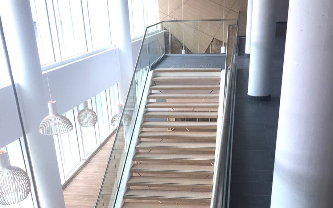 Glass stairs balustrade – Medical facility