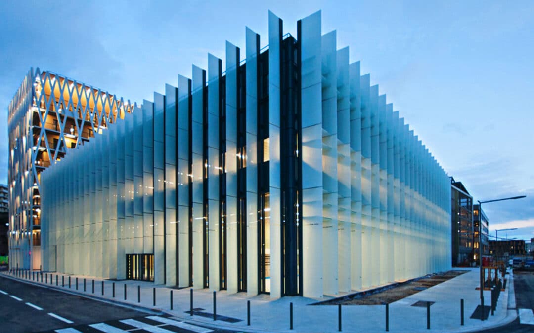 Glass sunbreaker on facade – IMREDD – France